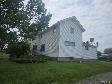 4048 Royce Rd, Varysburg, NY 14167