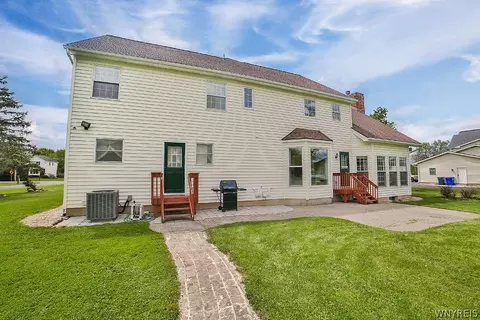 6755 Aiken Rd, Pendleton, NY 14094 photo 5