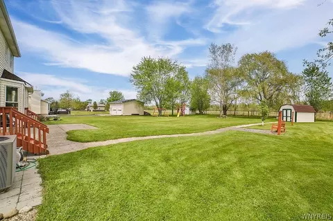 6755 Aiken Rd, Pendleton, NY 14094 photo 4