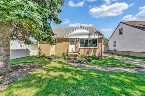 11 Evelyn Ave, West Seneca, NY 14224