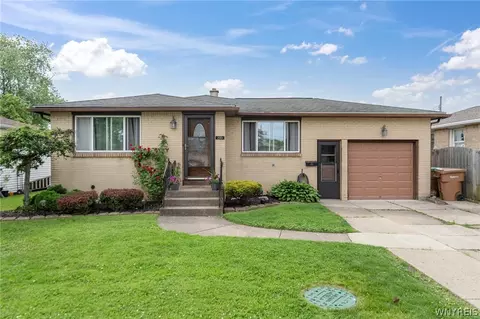 86 Fairoaks Ln, Cheektowaga, NY 14227