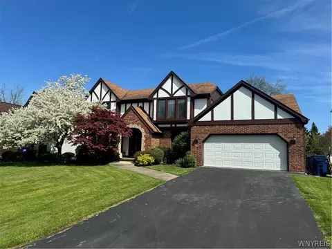 32 Windridge Ct, Amherst, NY 14221