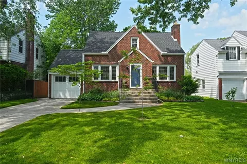 200 Ivyhurst Rd, Amherst, NY 14226