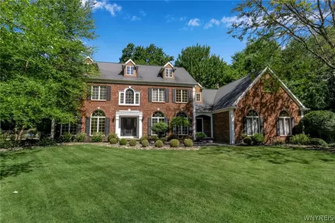 6392 Black Walnut Ct, East Amherst, NY 14051