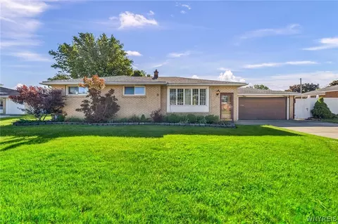 25 Charlescrest Ct, West Seneca, NY 14224