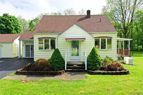 5765 Stone Rd, Lockport, NY 14094