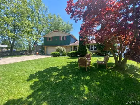 39 Plaza Dr, Amherst, NY 14221