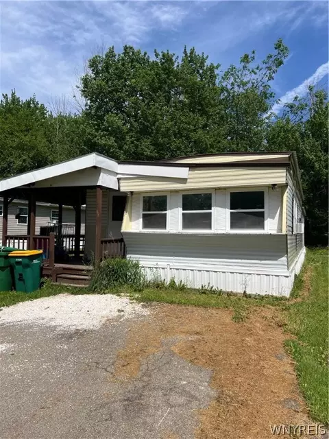 16 Pioneer Ln, Delevan, NY 14042