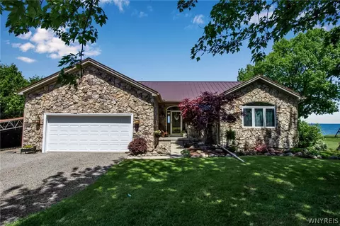 10637 Lakeshore Rd, Yates, NY 14098