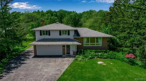 1896 Stony Point Rd, Grand Island, NY 14072