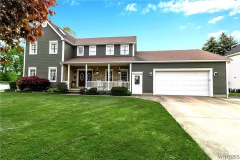 11 Stoneridge Ln, Newstead, NY 14001