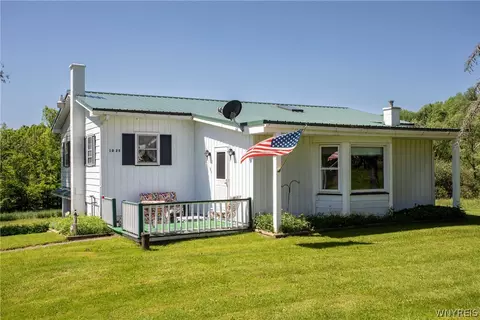 1025 Hardy Crn, Farmersville, NY 14737