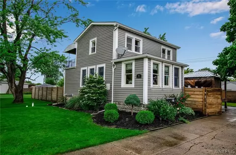 31 Autumn Lea Rd, Depew, NY 14043