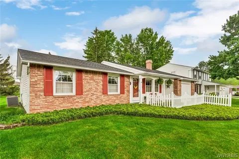 421 Woodward Cres, West Seneca, NY 14224