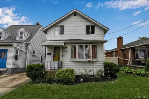 2934 Porter Rd, Niagara Falls, NY 14305