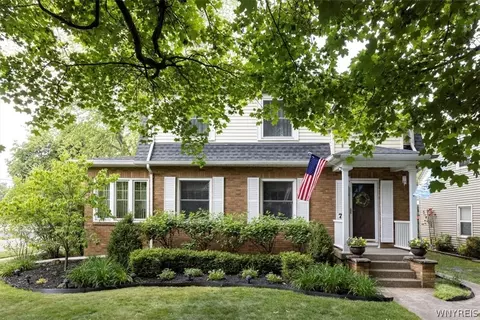 75 Columbia Dr, Amherst, NY 14221