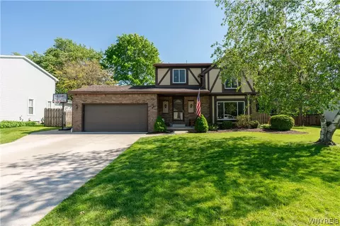 7 Colonial Manor Ct, West Seneca, NY 14224