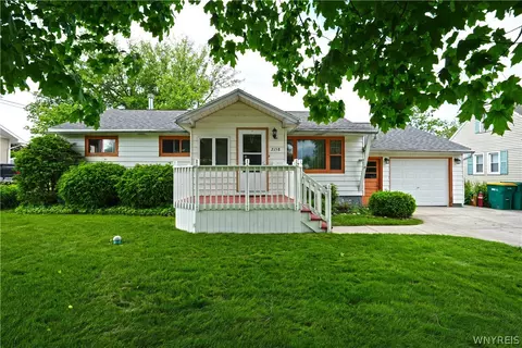 2158 Ganymede Ln, Lake View, NY 14085