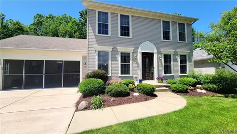 6470 White Oak Way, Lake View, NY 14085
