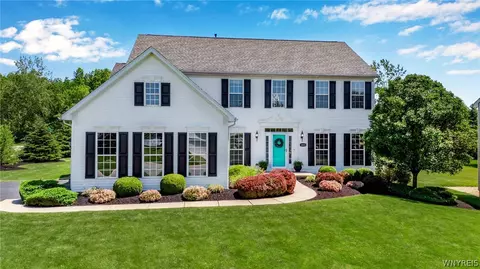 2805 Christopher Blvd, Hamburg, NY 14075