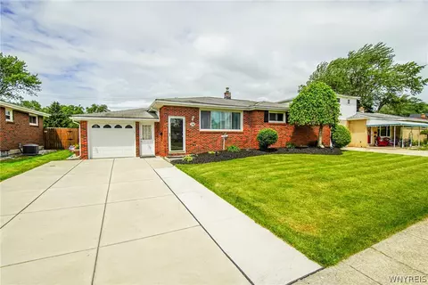 34 Charlescrest Ct, West Seneca, NY 14224