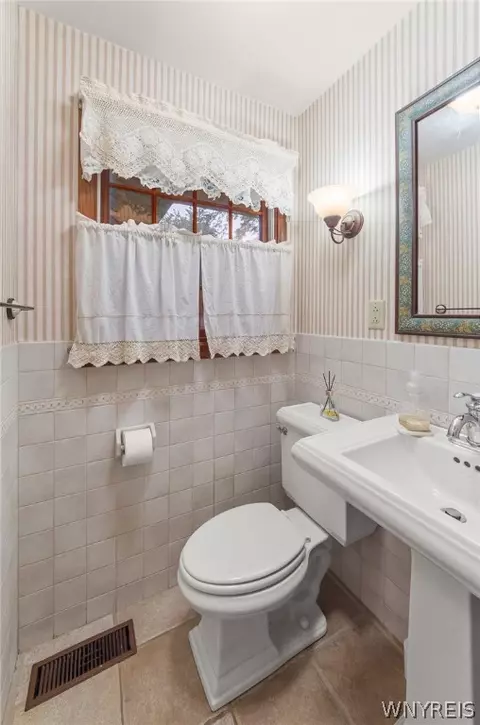 13 Devon Ln, Amherst, NY 14221 photo 8