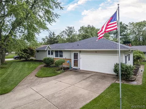13 Devon Ln, Amherst, NY 14221 photo 2