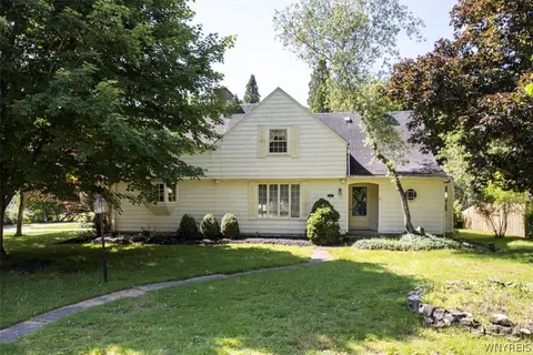 8663 Howard Dr, Buffalo, NY 14221