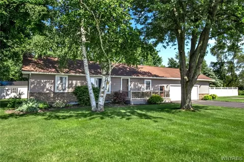 4625 Griswold St, Royalton, NY 14105