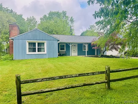 215 Hirschfield Dr, Amherst, NY 14221