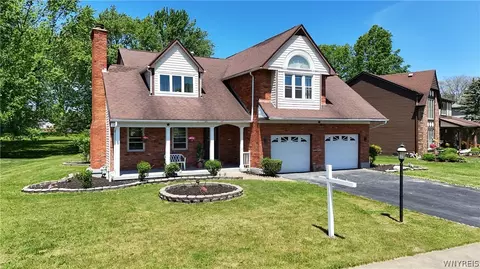 39 Wetherstone Dr, West Seneca, NY 14224