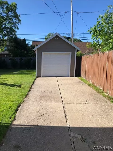 27 Pullman Ave, Buffalo, NY 14217 photo 2