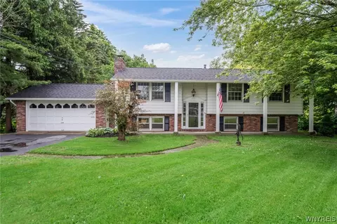 77 Nichter Rd, Lancaster, NY 14086