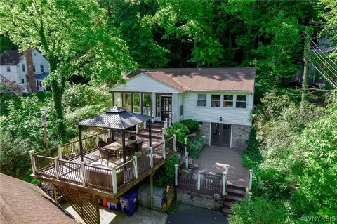 4983 Creek Rd Ext, Lewiston, NY 14092