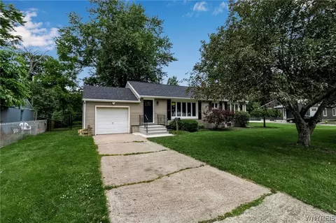 3454 Warner Dr, Grand Island, NY 14072