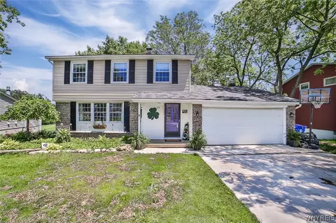 24 Pleasantview Ln, West Seneca, NY 14224