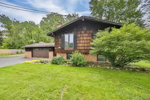809 Gebhard Ln, Alden, NY 14004