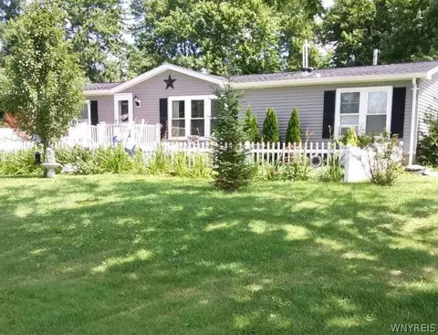 2043 Roberts Rd, Alabama, NY 14013