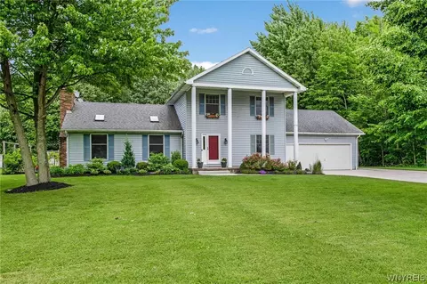 7129 Schultz Rd, Wheatfield, NY 14120