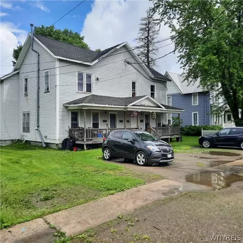 33 Elm St, Franklinville, NY 14737