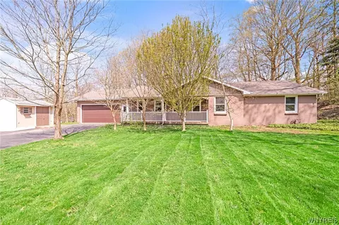 51 Pleasantview, East Aurora, NY 14052