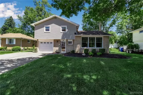 36 Elmsford Dr, West Seneca, NY 14224