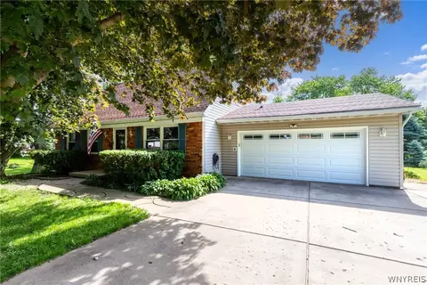 2605 Eldridge Rd, East Aurora, NY 14052