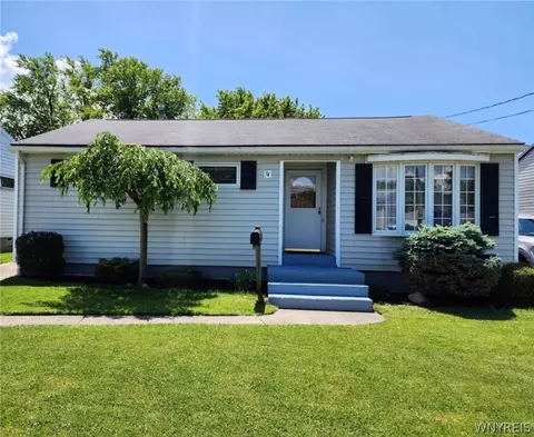 74 Frontier Dr, Blasdell, NY 14219
