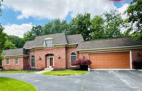 1 Carolwood Dr, Batavia, NY 14020