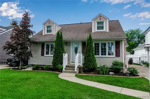135 Wrexham Ct S, Tonawanda, NY 14150