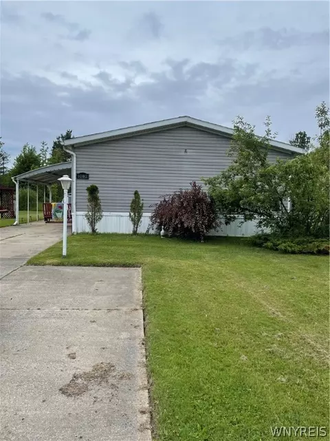 1082 Michael Dr, Evans, NY 14006