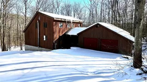 16 Dublin Terrace Rd E, Mansfield, NY 14779