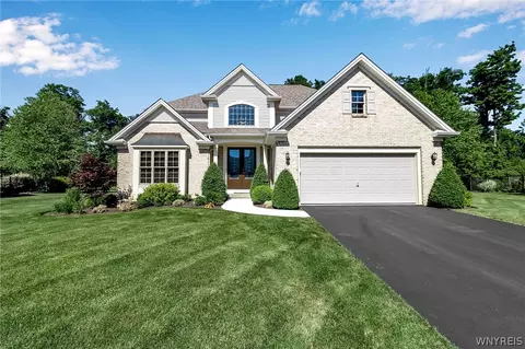 9006 Shannon Ct, Clarence Center, NY 14032