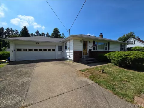 346 S Clinton St, Albion, NY 14411